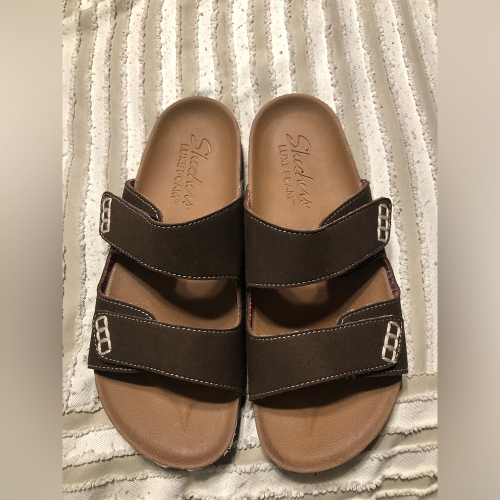 NWOT Skechers Luxe Foam Slides
